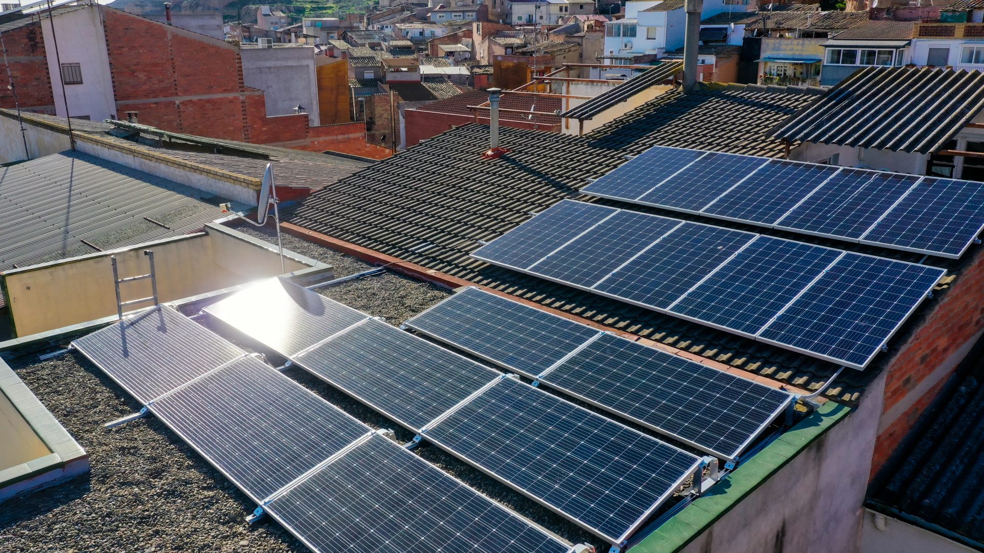 Instalación De 18 Placas Solares Para El Autoconsumo En Aitona