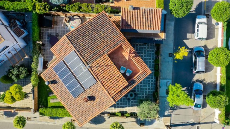 Instal·lació de panells solars a Balaguer
