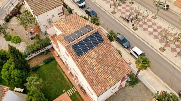 Instal·lació de panells solars a Balaguer