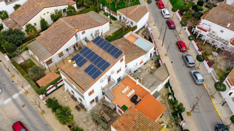 Instal·lació de panells solars a Balaguer