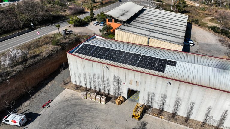 Plaques solars Logistic Vins