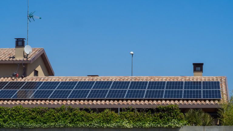 Instal·lació de panells solars a Balaguer